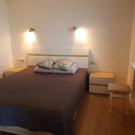 On 6th Station Fontana Apartament